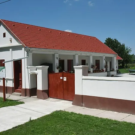 Vera Vendeghaz Guest house *